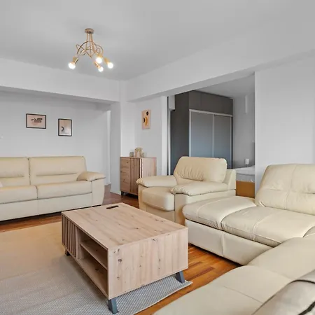 Super Retreat * 부쿠레슈티