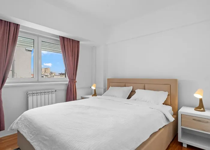 Super Retreat * 부쿠레슈티